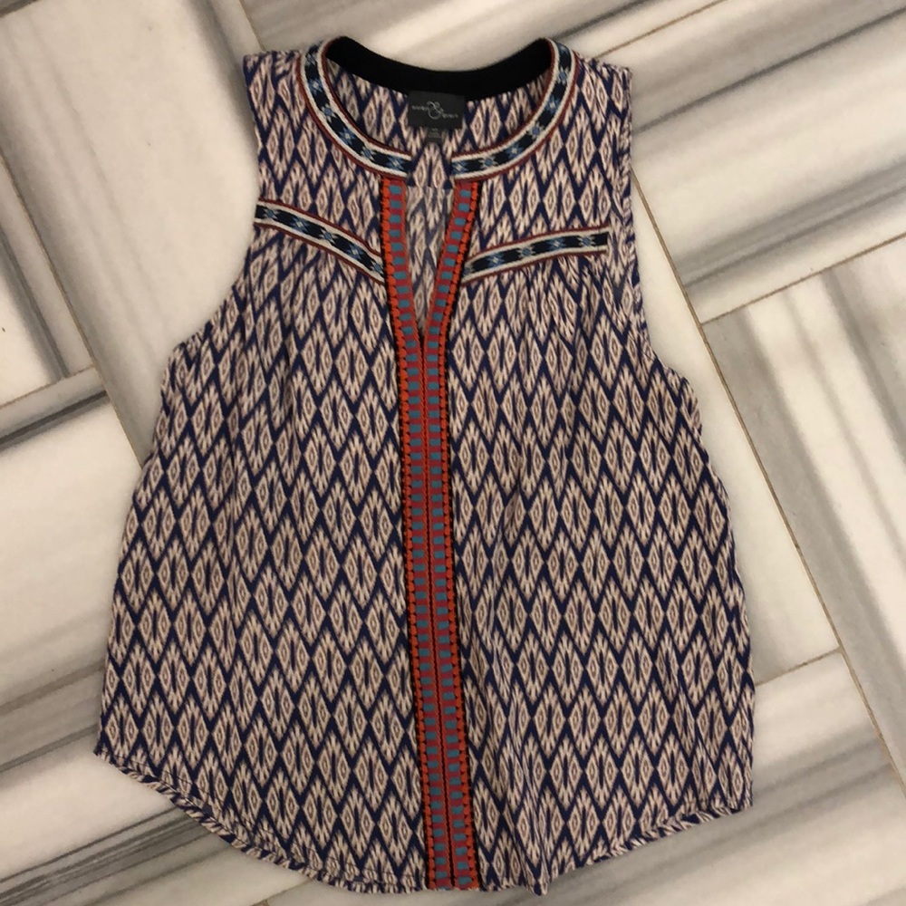Market and Spruce top with knit detail